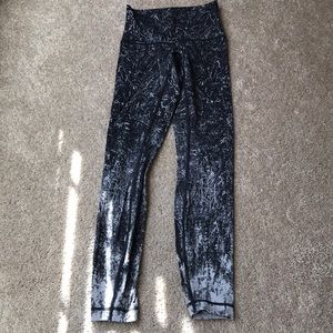 Size 4 lululemon yoga pants. Good condition.